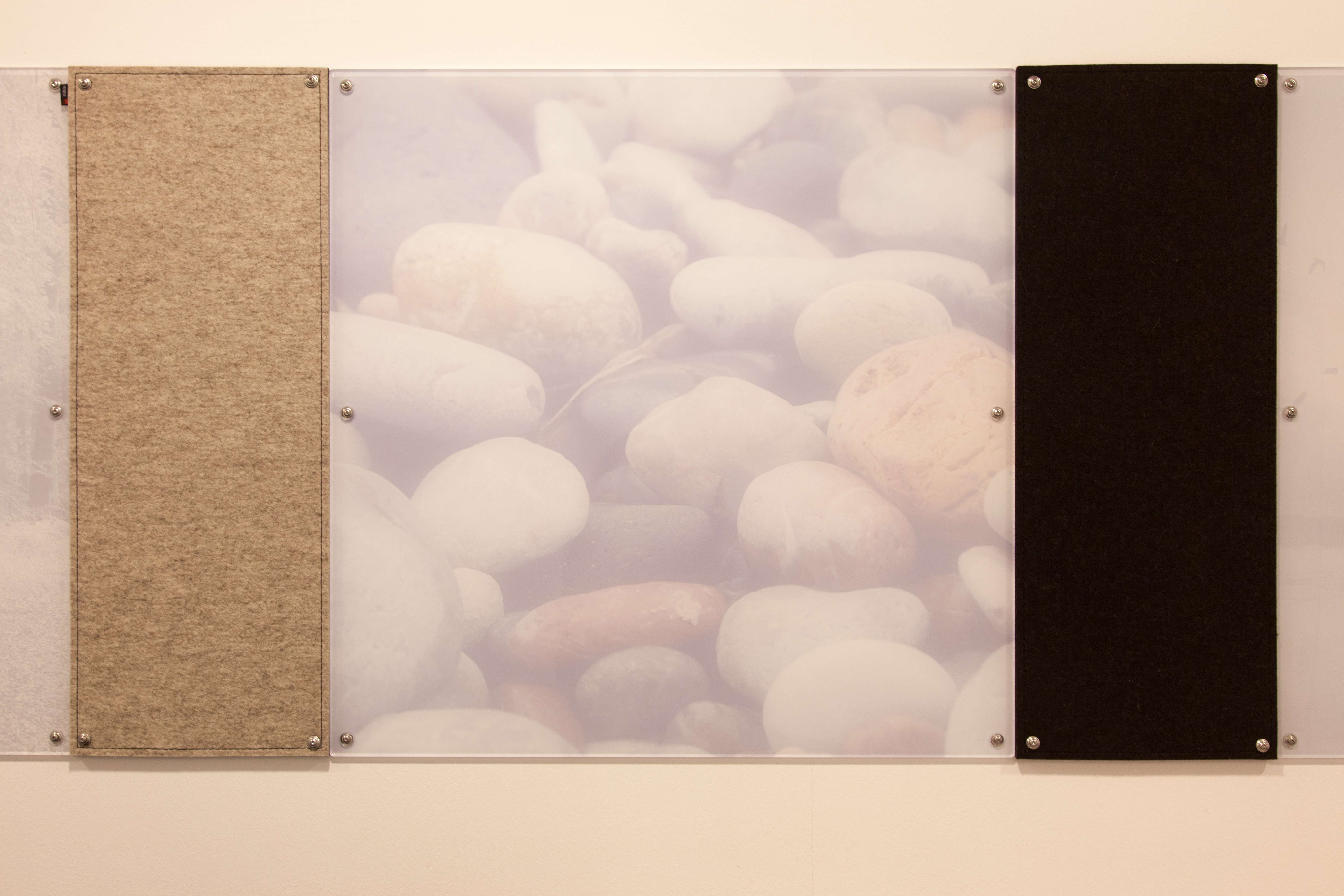 Pindot opslagstavle med filt på Rungstedgård (3)